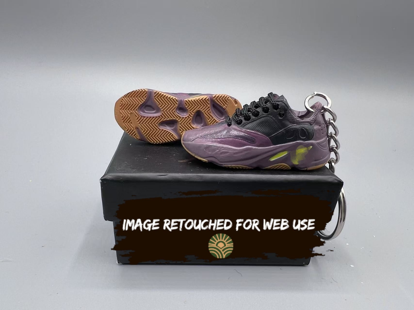 1:6 Mini Sneaker Keychain – YZY 700 Style "Mauve Runner"