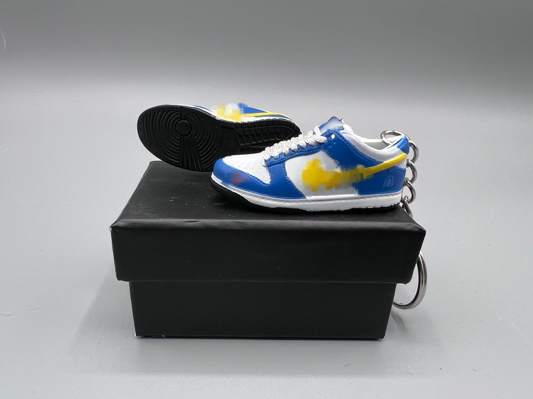 1:6 Scale Mini Sneaker – "Seoul Retro Bus"