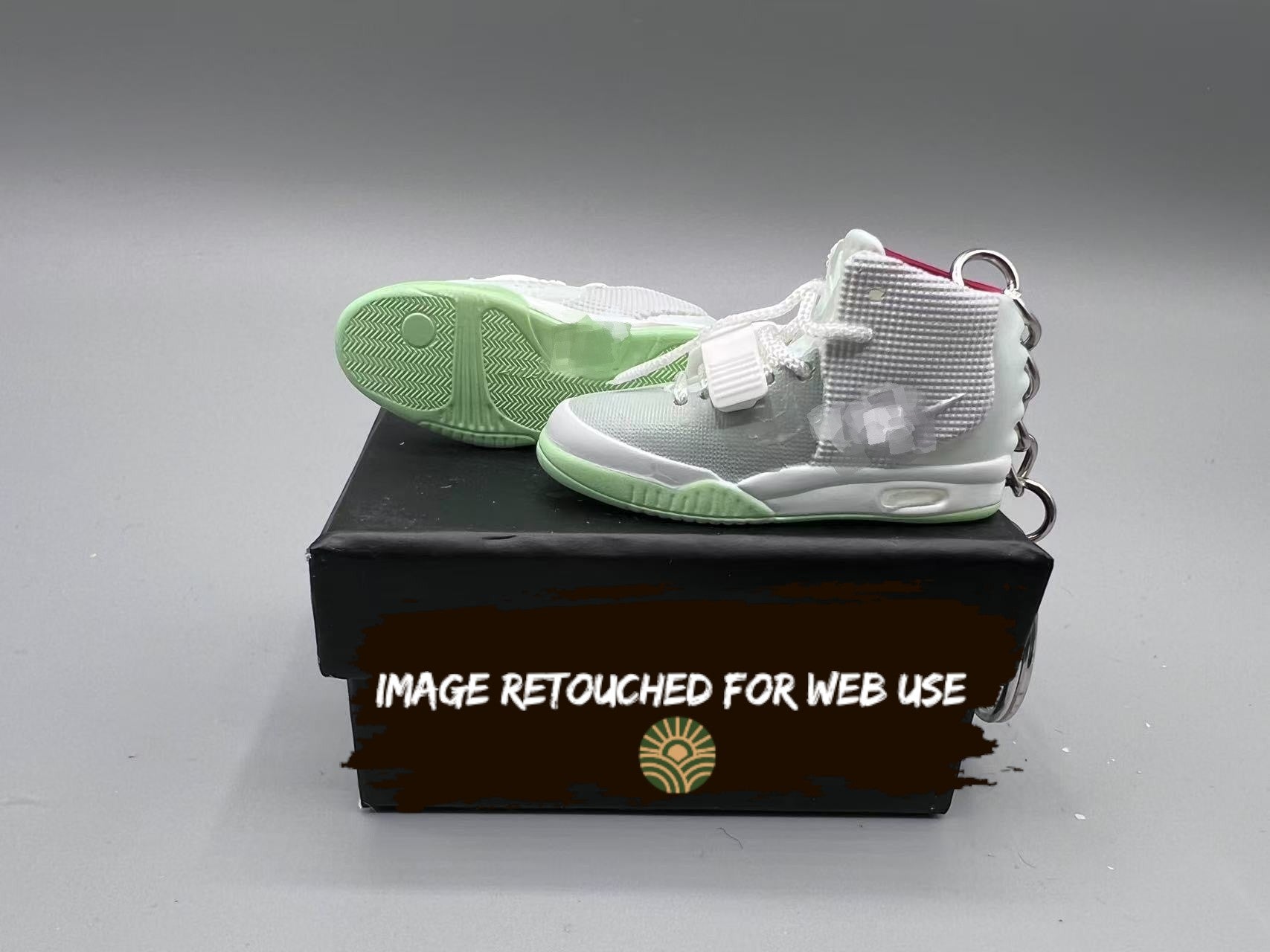 1:6 Mini Sneaker Keychain – YZY "White Platinum"