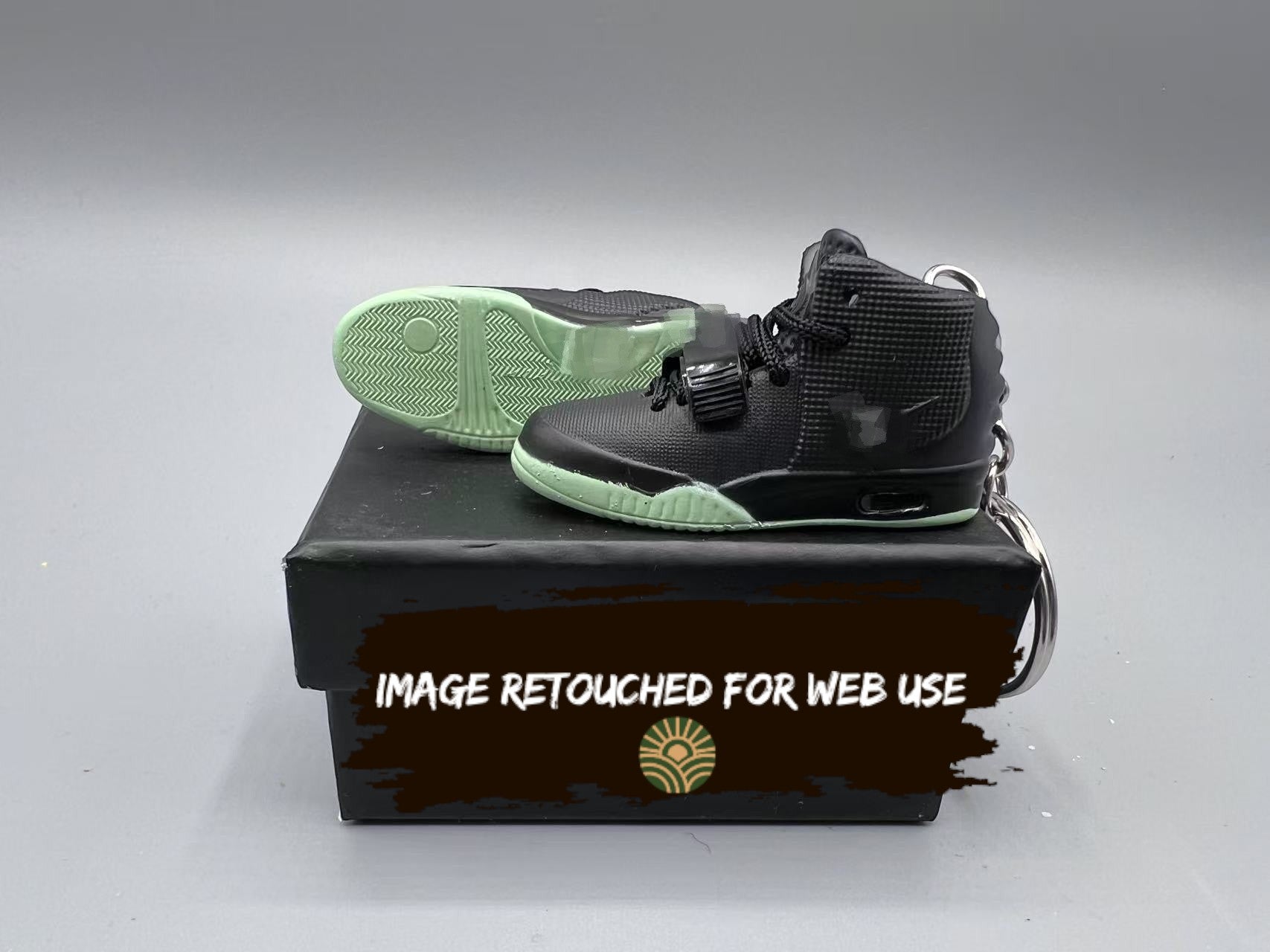 1:6 Mini Sneaker Keychain – YZY "Sole Black"