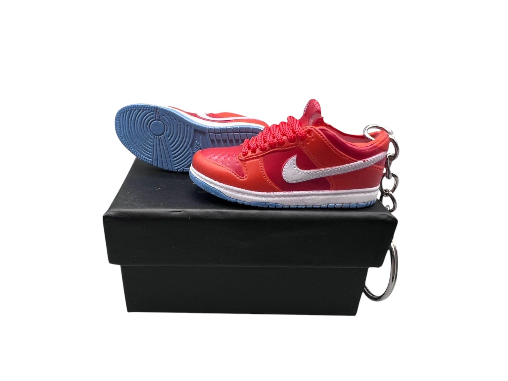 【Challenge Red】SB Dunk Shoe Keychain image 0