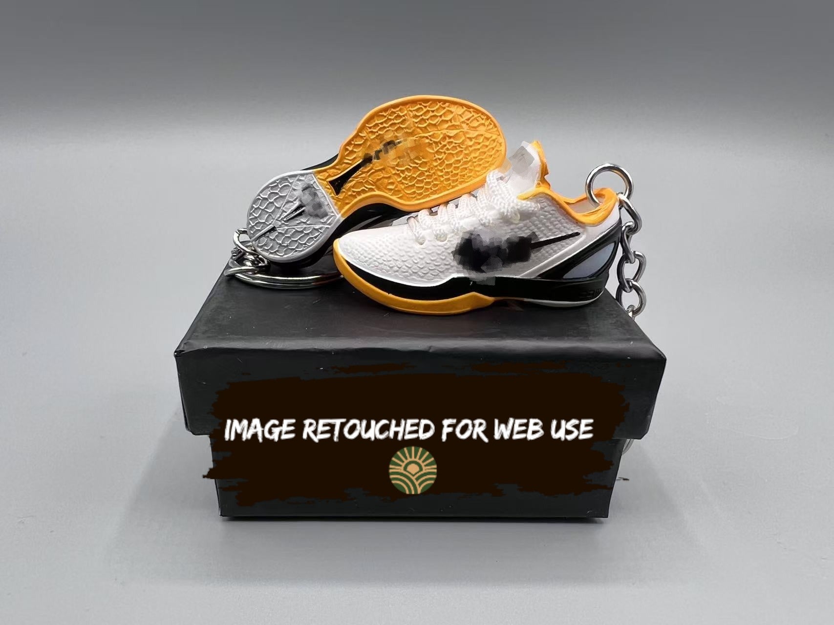 1:6 Mini Basketball Sneaker – Mamba Style “Play Off White/Yellow