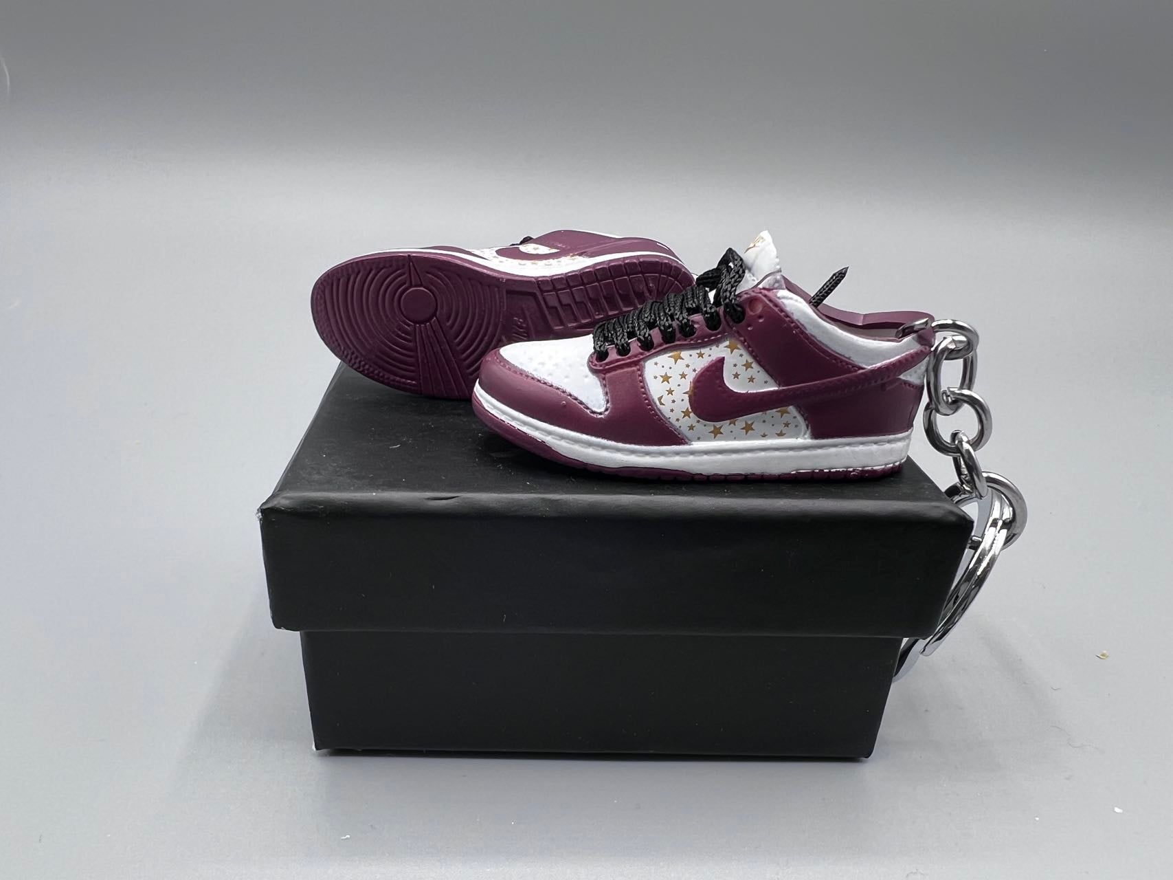1:6 Scale Mini Sneaker – "Street Box Star Red"