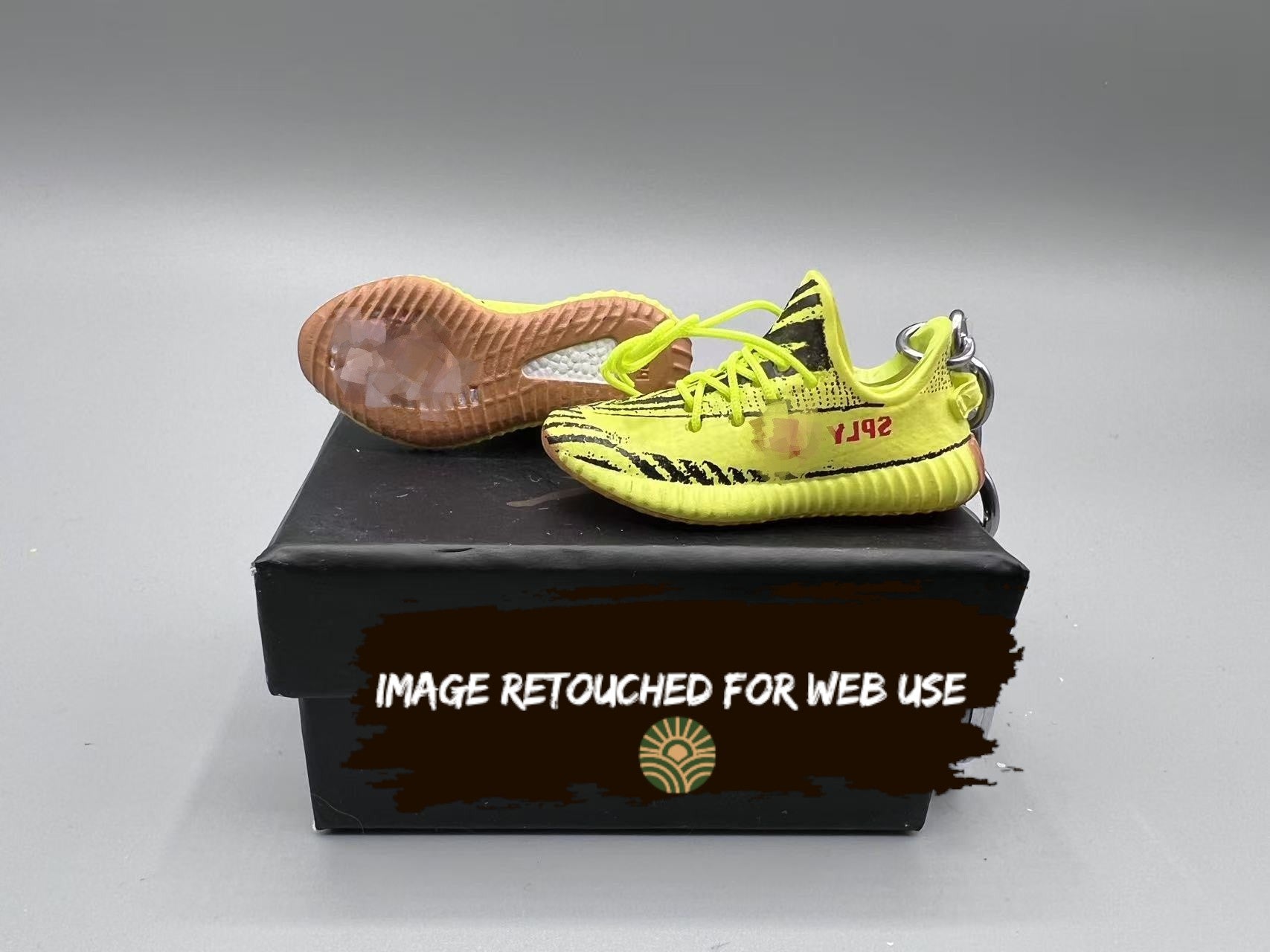 1:6 Mini Sneaker Keychain – YZY 350 Style "Semi Frozen"