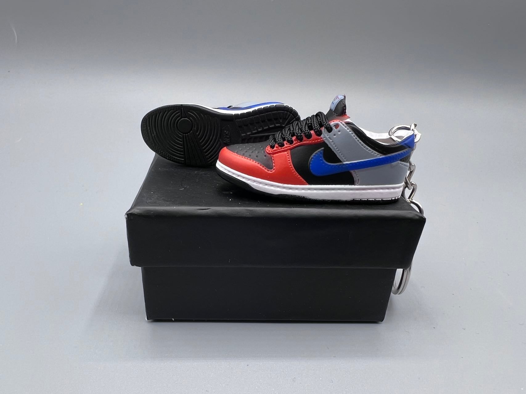 1:6 Scale Mini Sneaker – "Knicks Team Inspired"