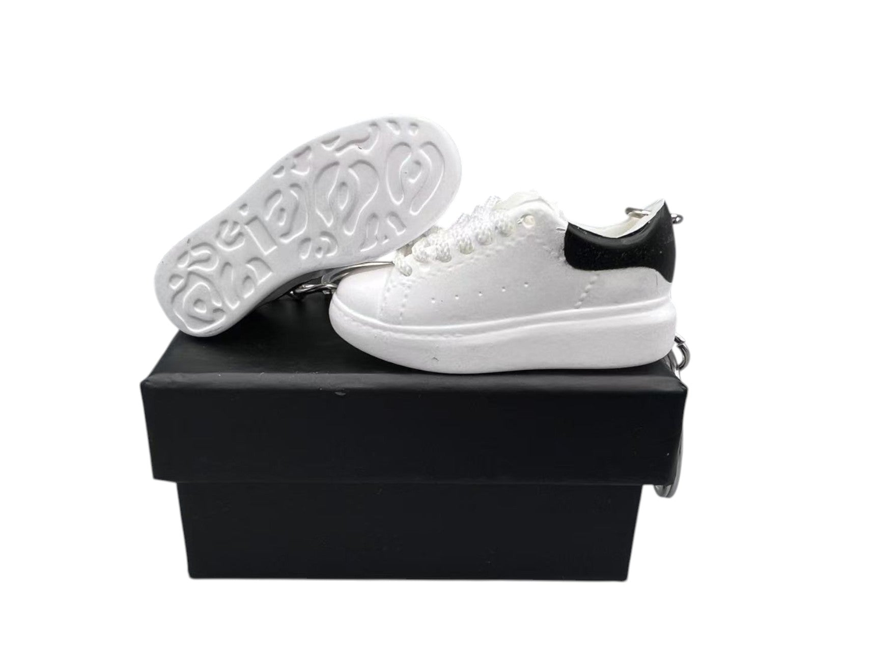 【White Black】 Oversized Styles Keychains image 0