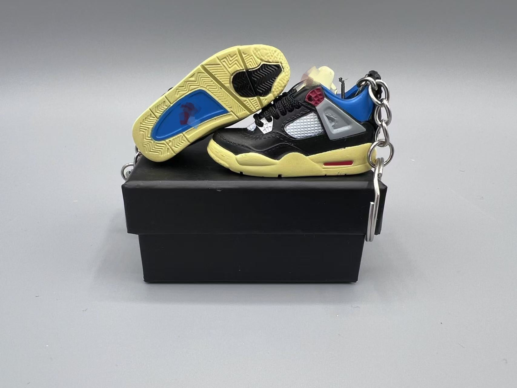 “Off-Noir Style” | Model J4