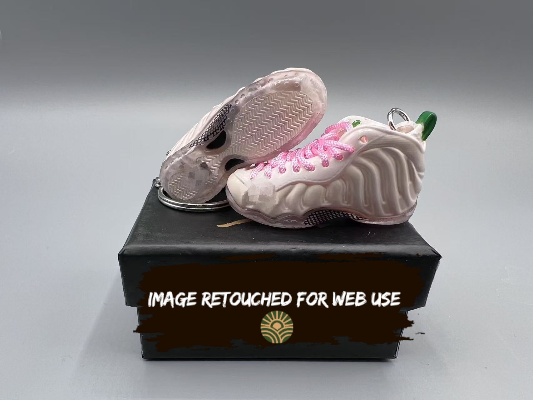 1:6 Mini Sneaker Keychain – Foam Style “Pearl Pink”