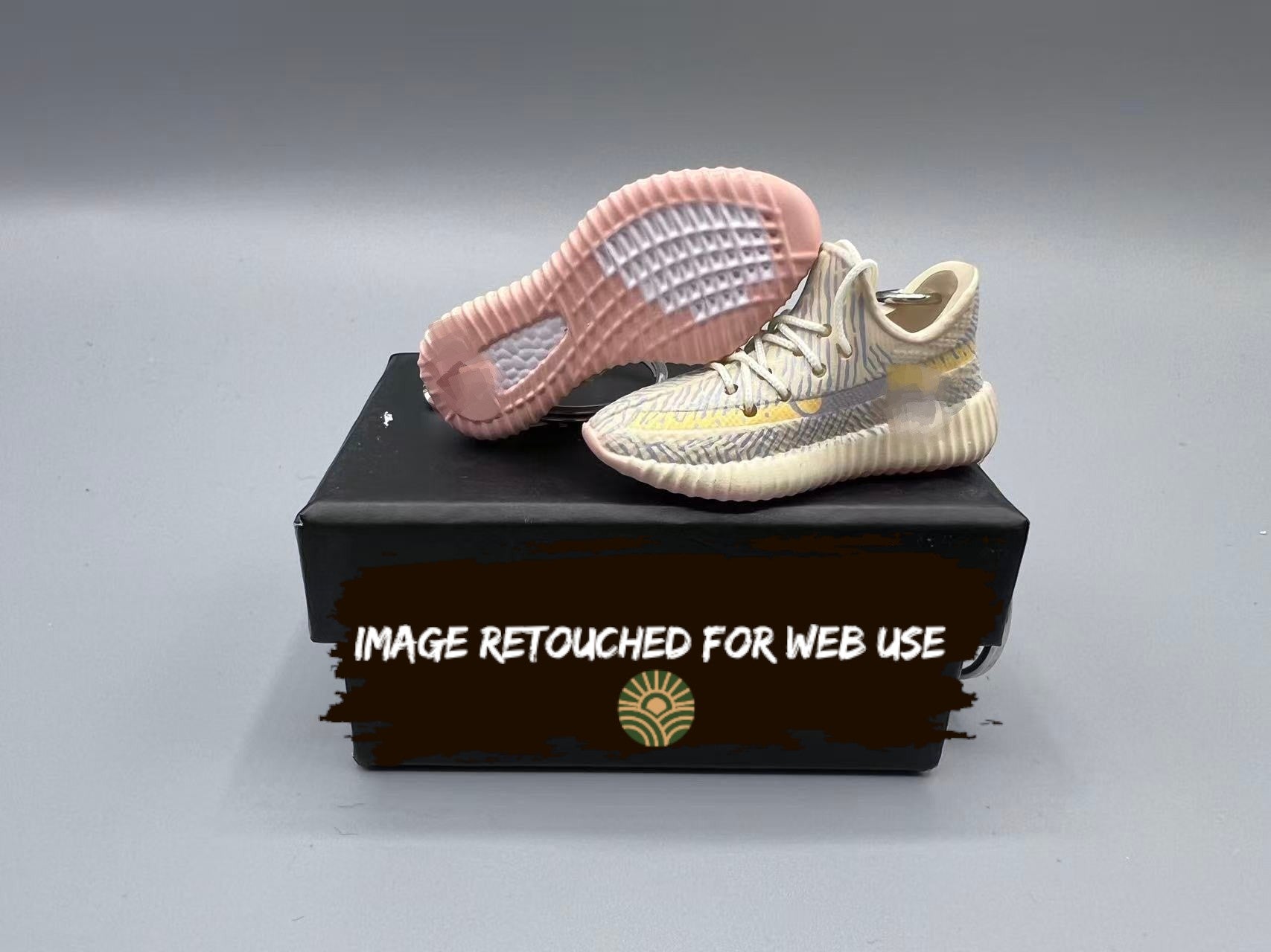 1:6 Mini Sneaker Keychain – YZY 350 Style "Ash Pearl"