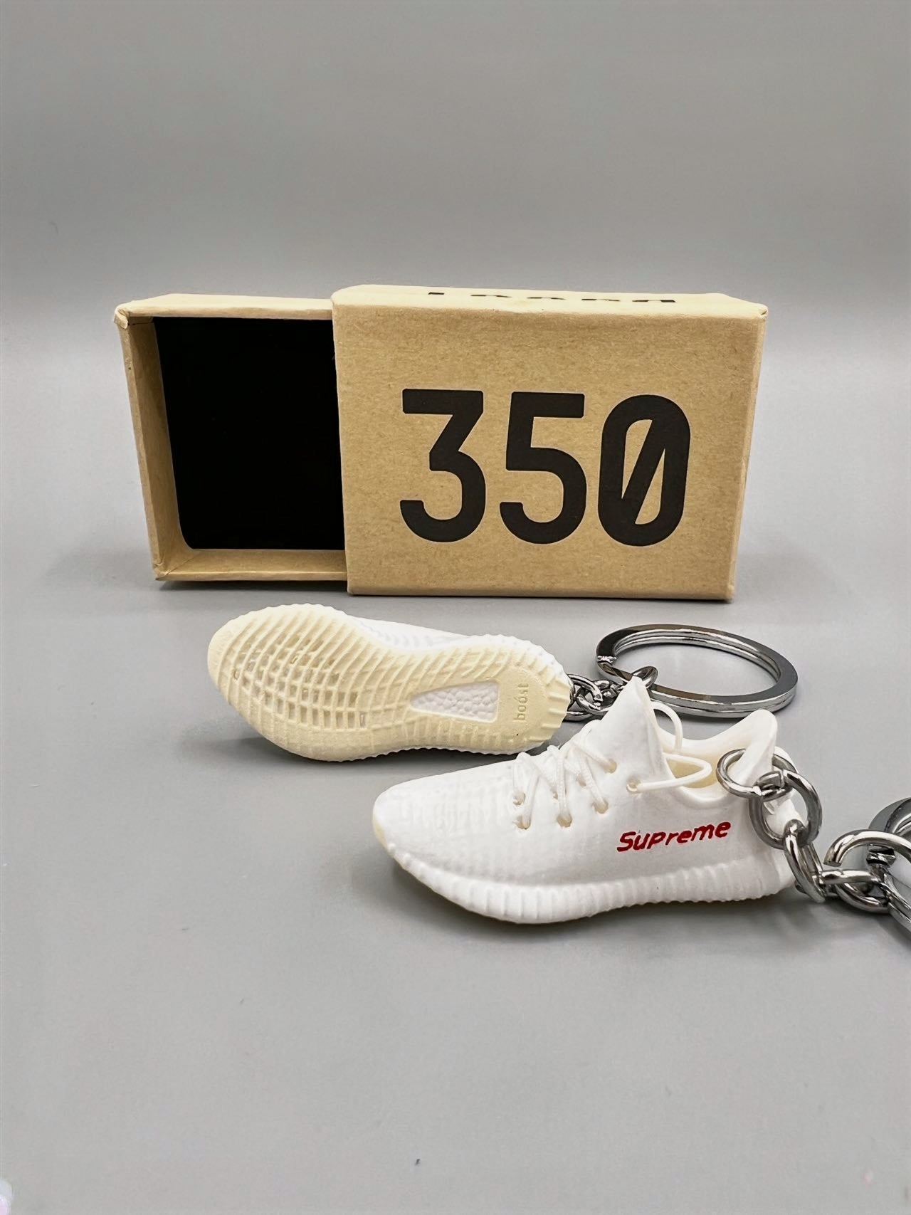 【Supreme White】YZY Shoe Keychain image 1