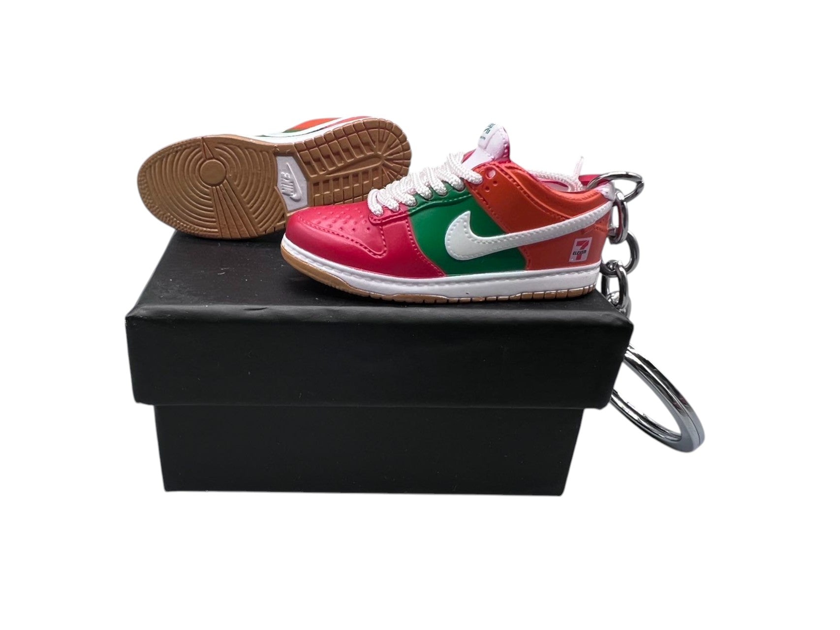 【7-Eleven】SB Dunk Shoe Keychain image 0