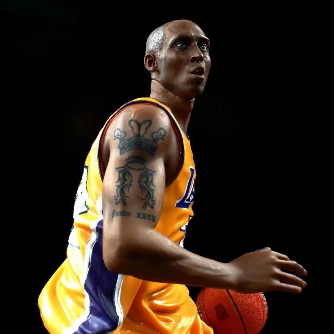 NBA Kobe Bryant Lakers 1/6 Scale Dribbling GK Statue 33cm / 13 Inch