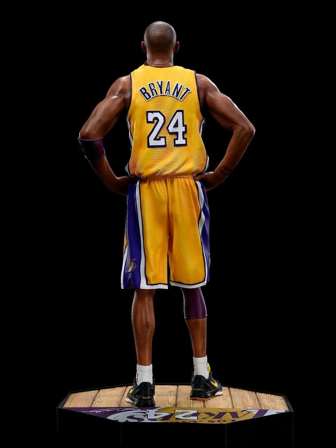 NBA Kobe Bryant Lakers 1/6 Scale The Iconic Kobe Jersey Bite Statue