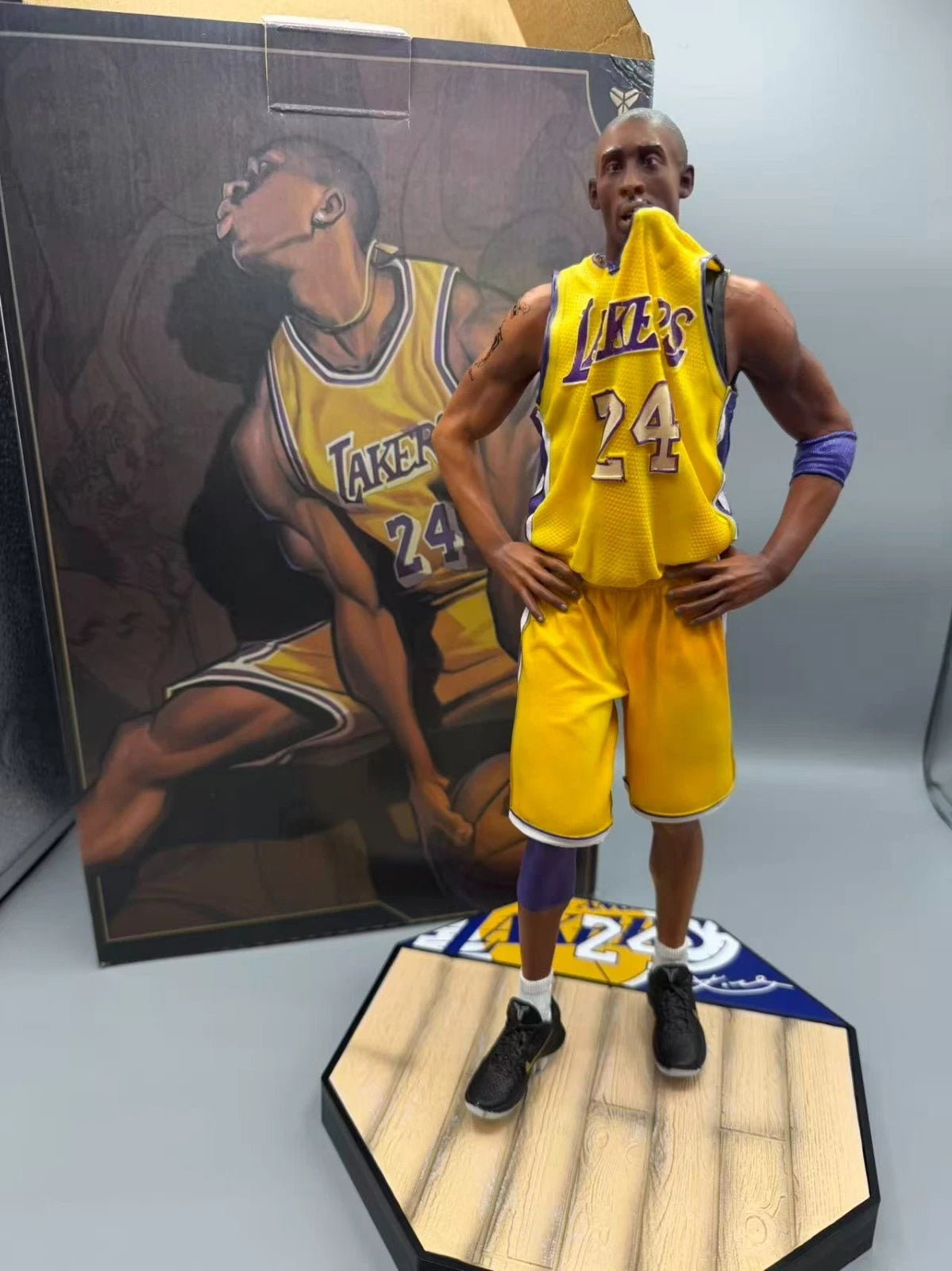 NBA Kobe Bryant Lakers 1/6 Scale The Iconic Kobe Jersey Bite Statue