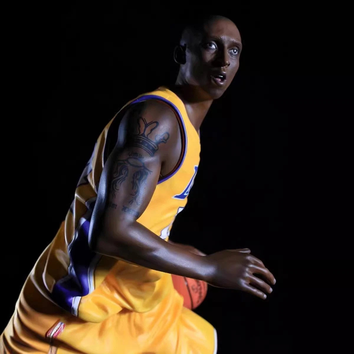 NBA Kobe Bryant Lakers 1/6 Scale Dribbling GK Statue 33cm / 13 Inch