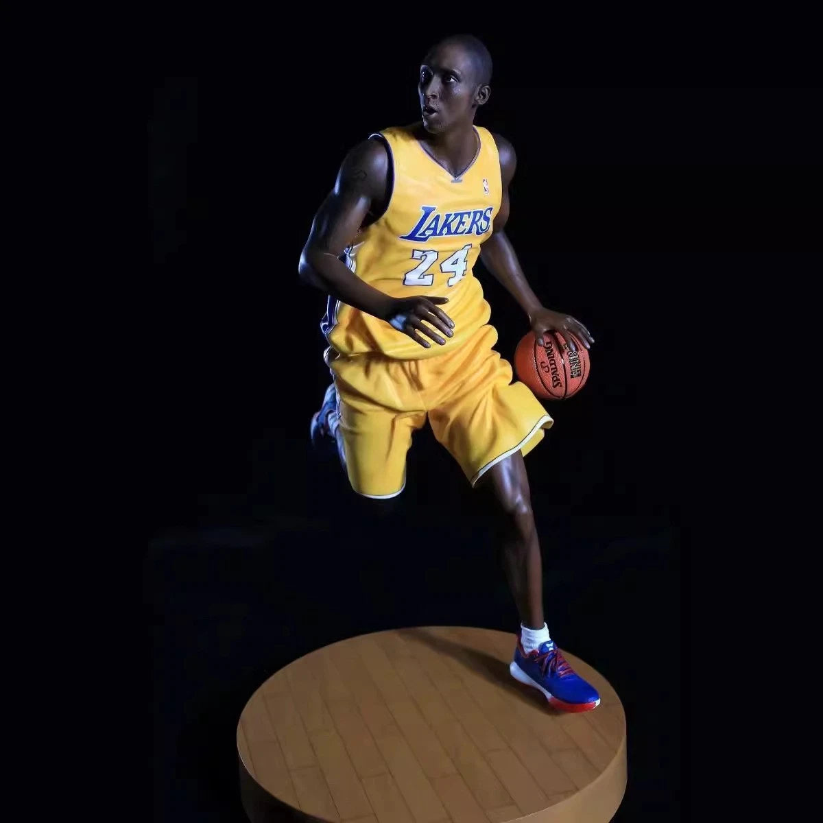 NBA Kobe Bryant Lakers 1/6 Scale Dribbling GK Statue 33cm / 13 Inch