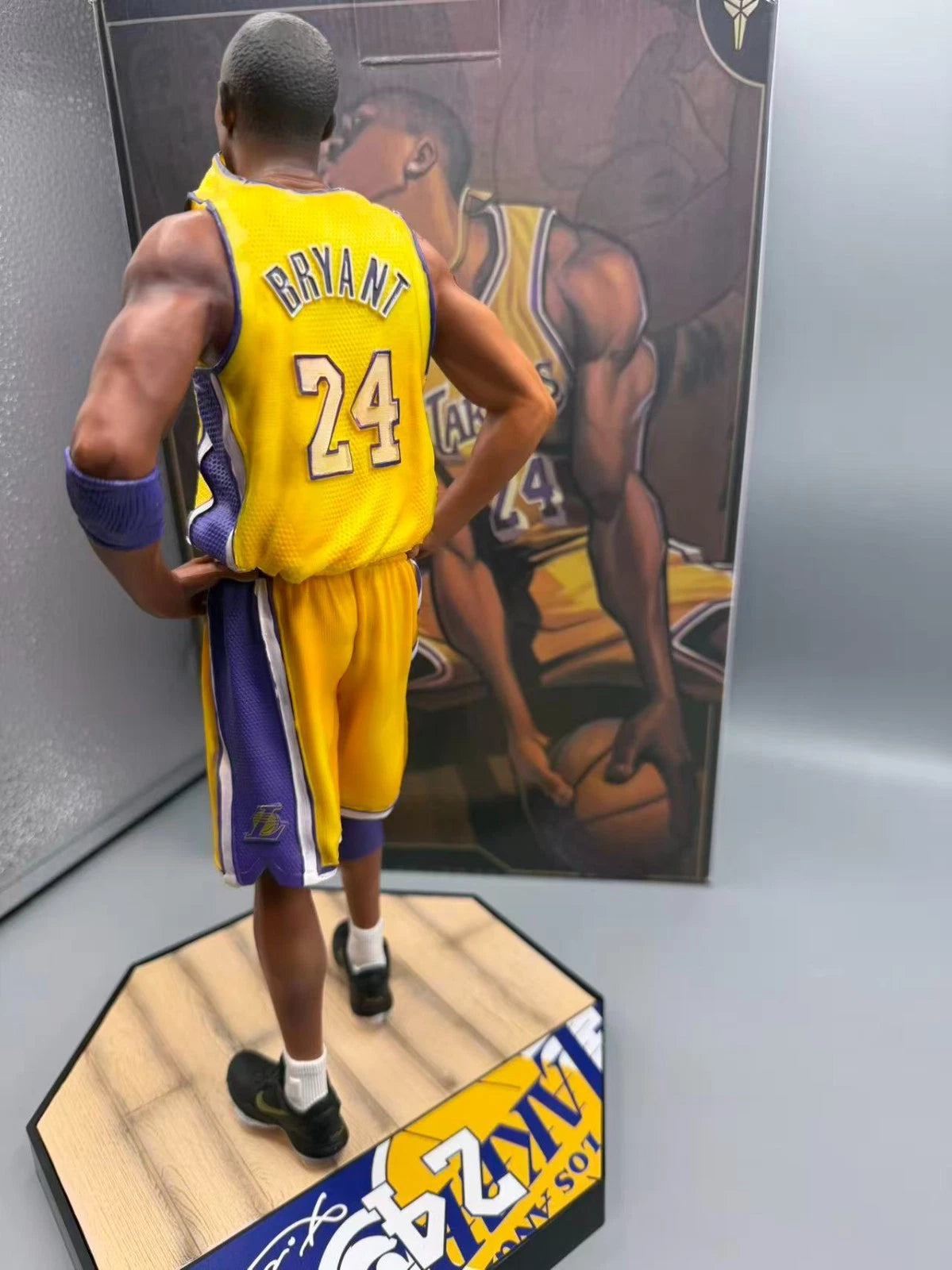 NBA Kobe Bryant Lakers 1/6 Scale The Iconic Kobe Jersey Bite Statue