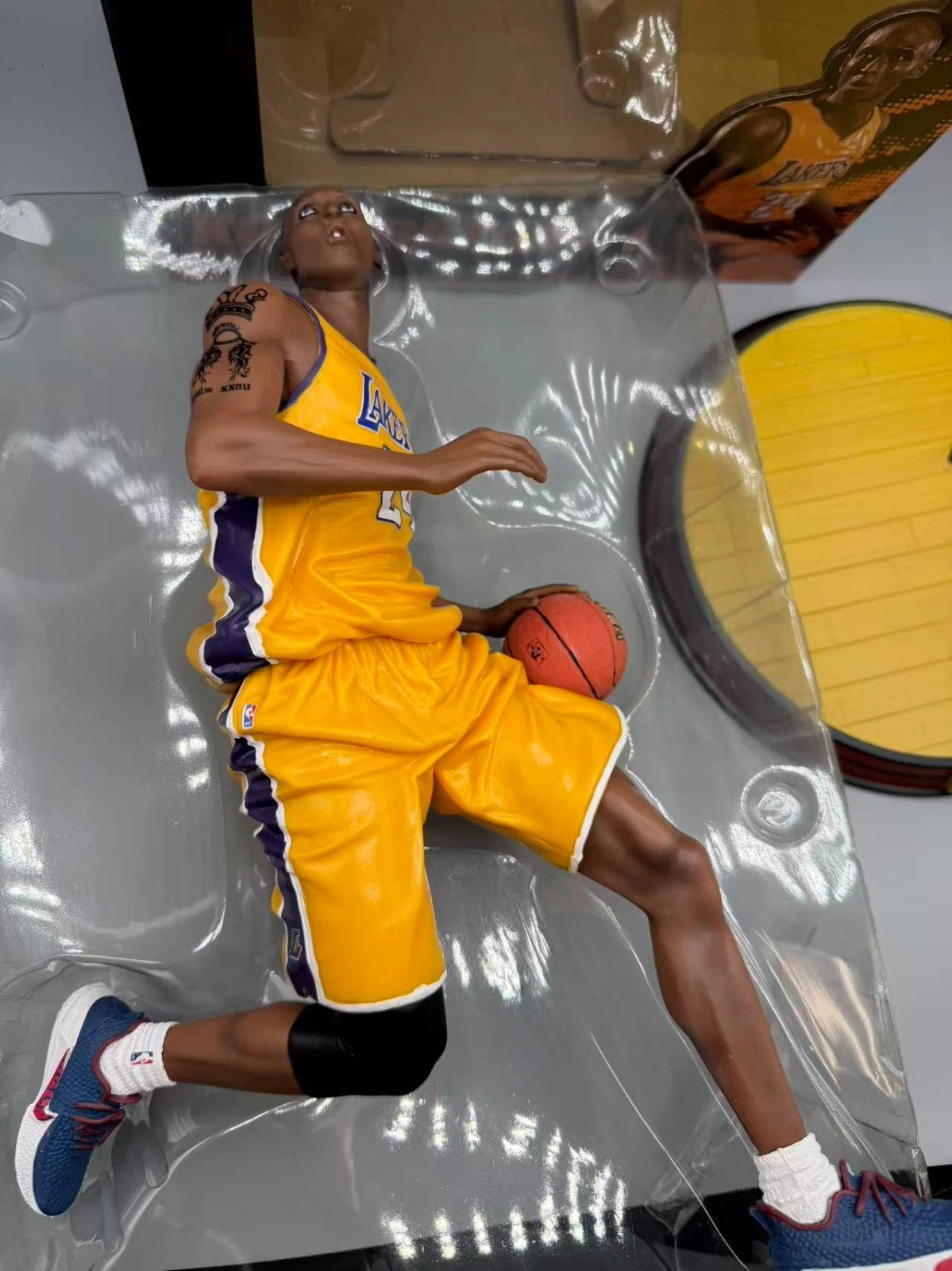 NBA Kobe Bryant Lakers 1/6 Scale Dribbling Statue Figurines 33cm / 13 Inch