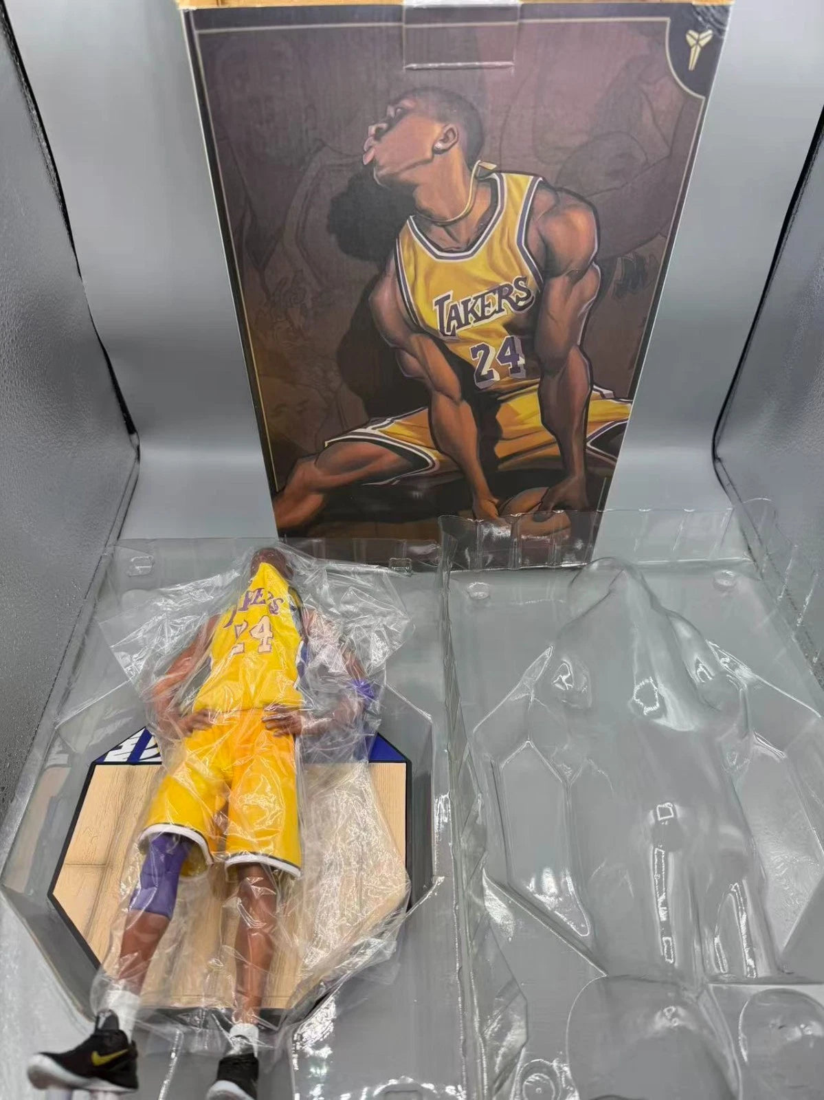 NBA Kobe Bryant Lakers 1/6 Scale The Iconic Kobe Jersey Bite Statue