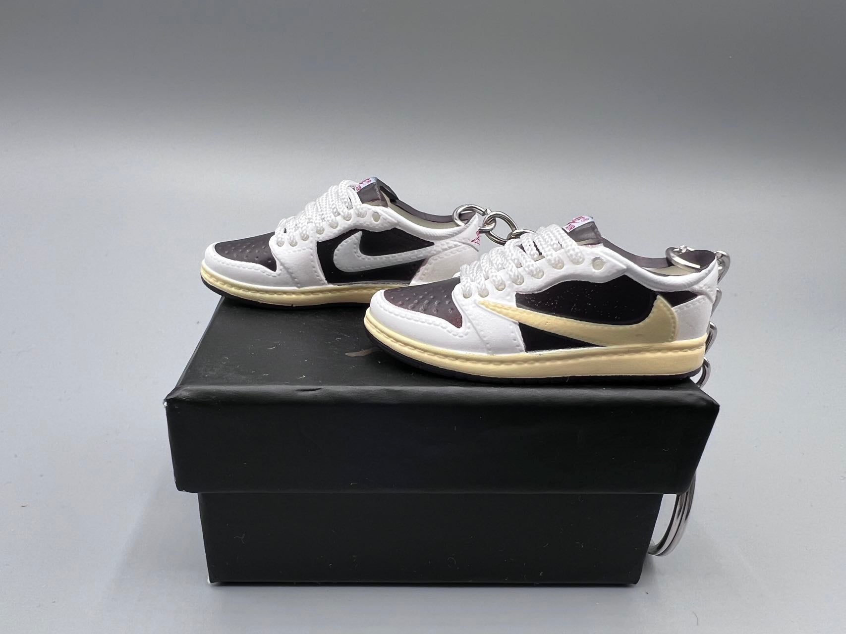 Artist Edition: AJ1 Low Reverse Mocha Sneaker Bricks